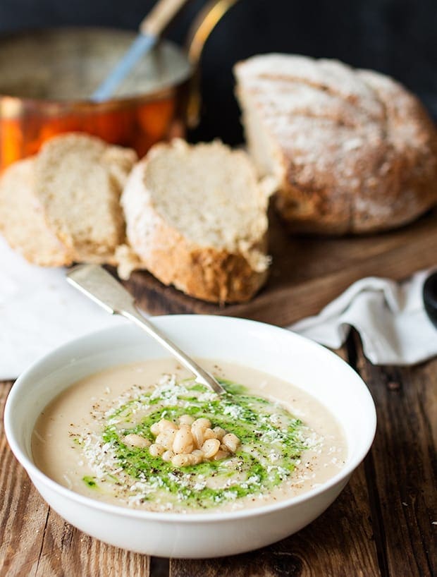 Weiße Bohnensuppe mit Parmesan und Pesto - Nicky&amp;#39;s Kitchen Sanctuary ...