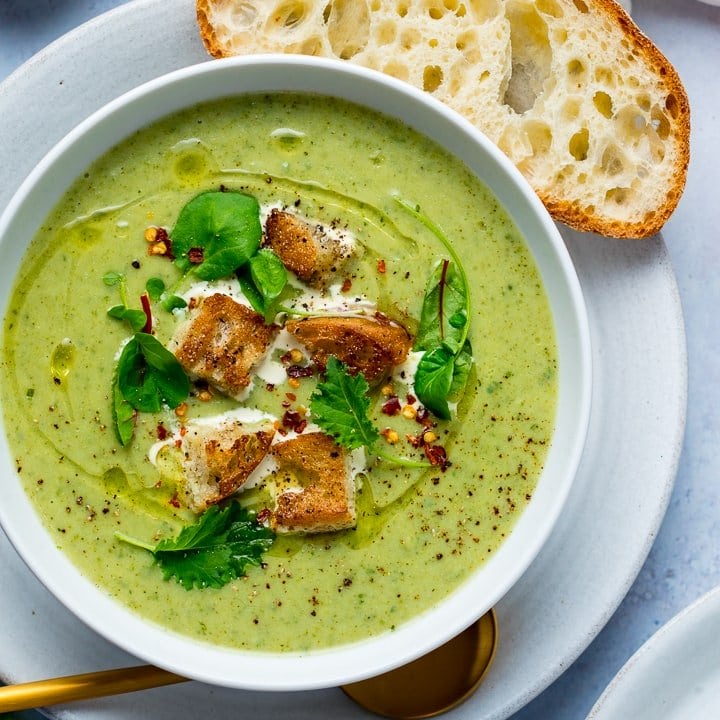 https://www.kitchensanctuary.com/wp-content/uploads/2016/10/Broccoli-cheese-soup-with-bacon-fat-croutons-square-FS.jpg