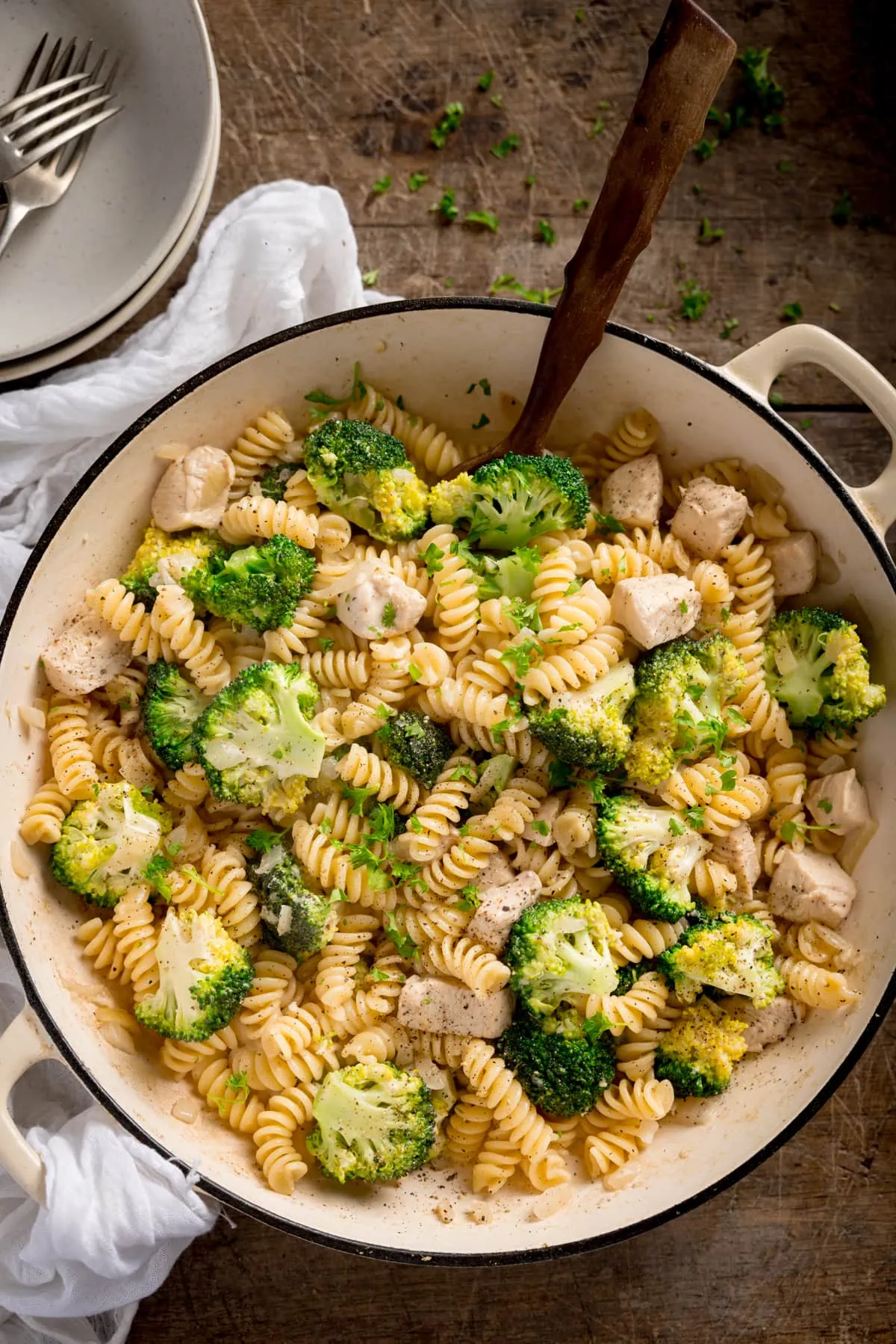 https://www.kitchensanctuary.com/wp-content/uploads/2016/10/Chicken-and-Broccoli-one-pot-Pasta-tall-FS.webp