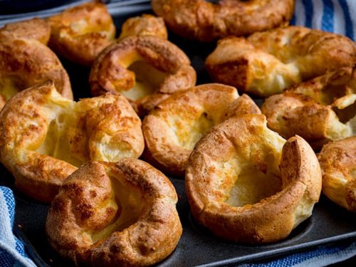 Easy family size Yorkshire pudding recipe to serve four people