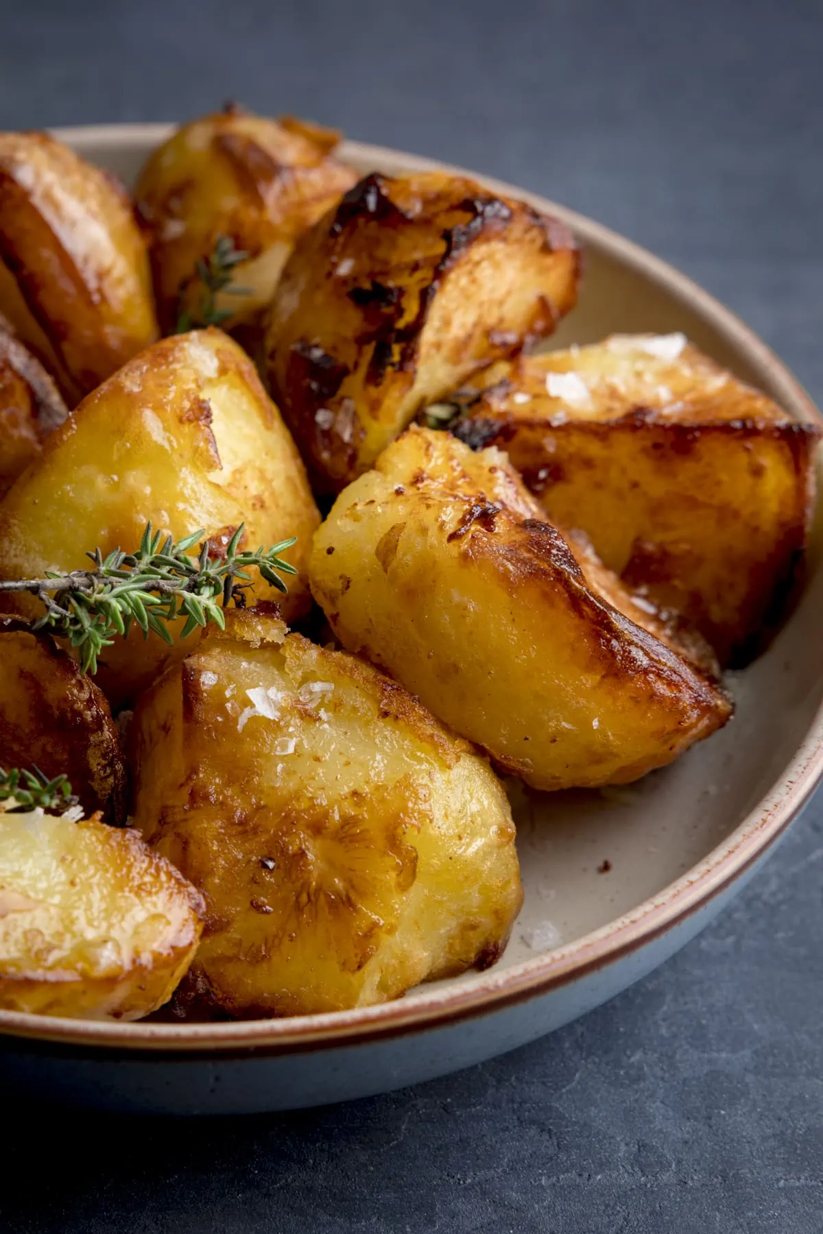 https://www.kitchensanctuary.com/wp-content/uploads/2022/09/Air-Fryer-Roast-Potatoes-tall2-21.webp